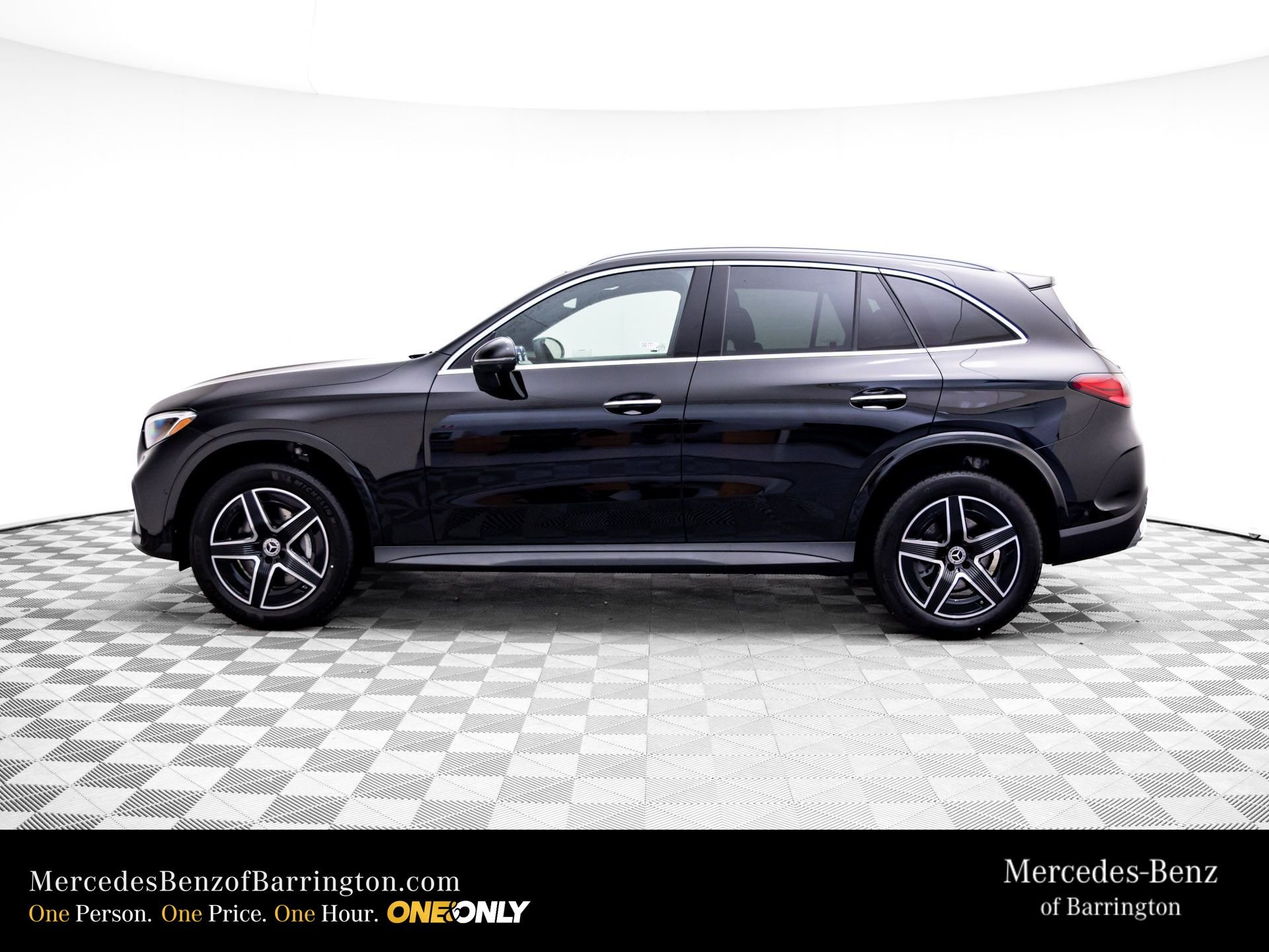 New 2026 Black Mercedes-Benz GLC 300 image 2