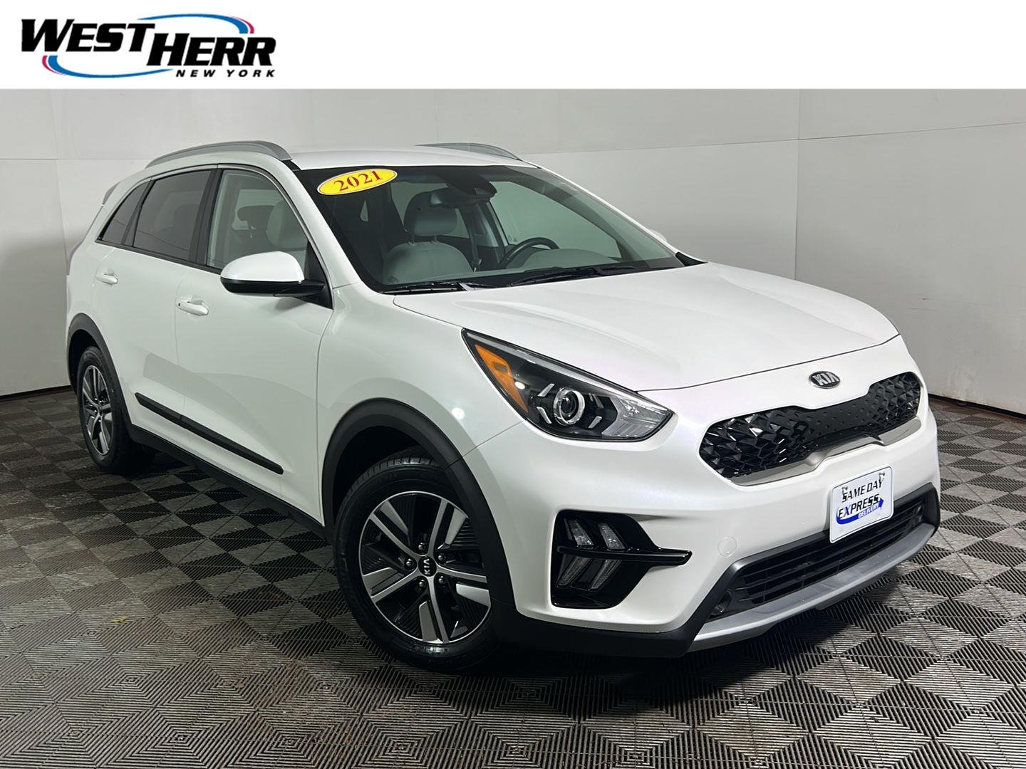 Used 2021 Snow White Pearl Kia LXS image 1