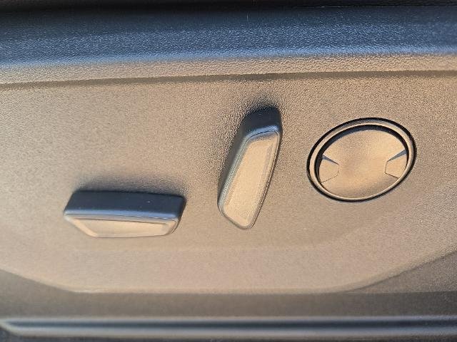 New 2026 Star White Metallic Tri-Coat Ford F-350® Lariat® image 45