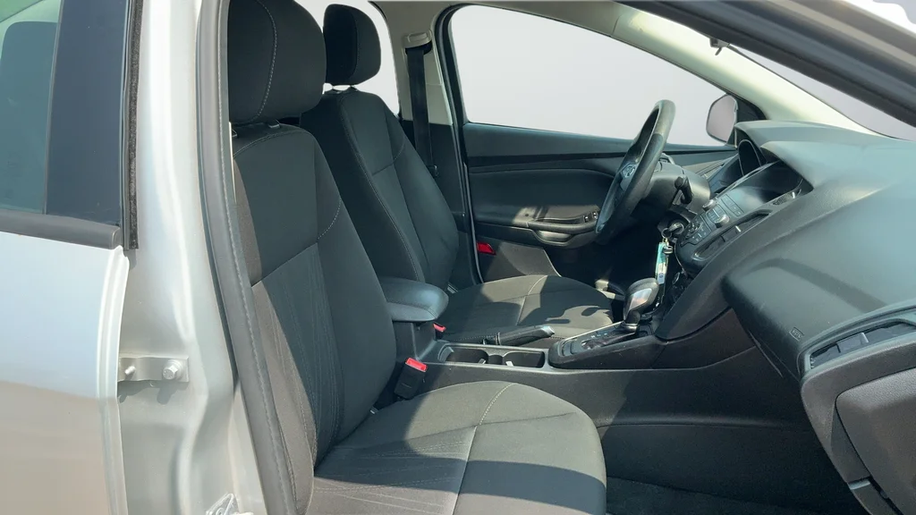 Used 2018 Silver Ford SE image 21