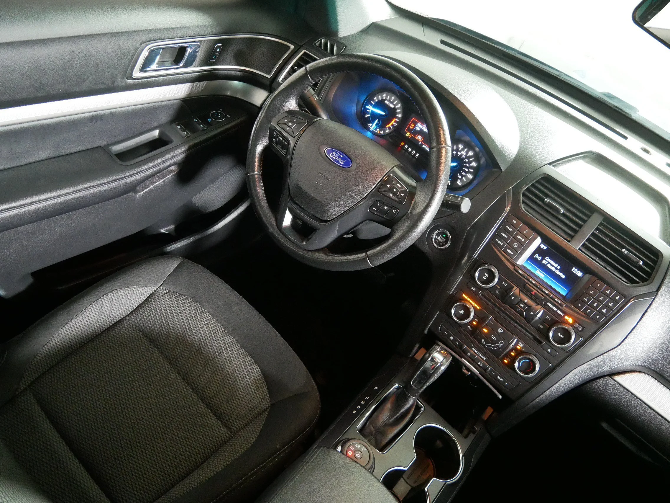 Used 2017 Blue Jeans Metallic Ford XLT image 9
