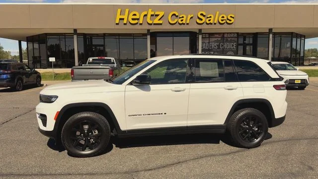 Used 2024 White Jeep Altitude image 5