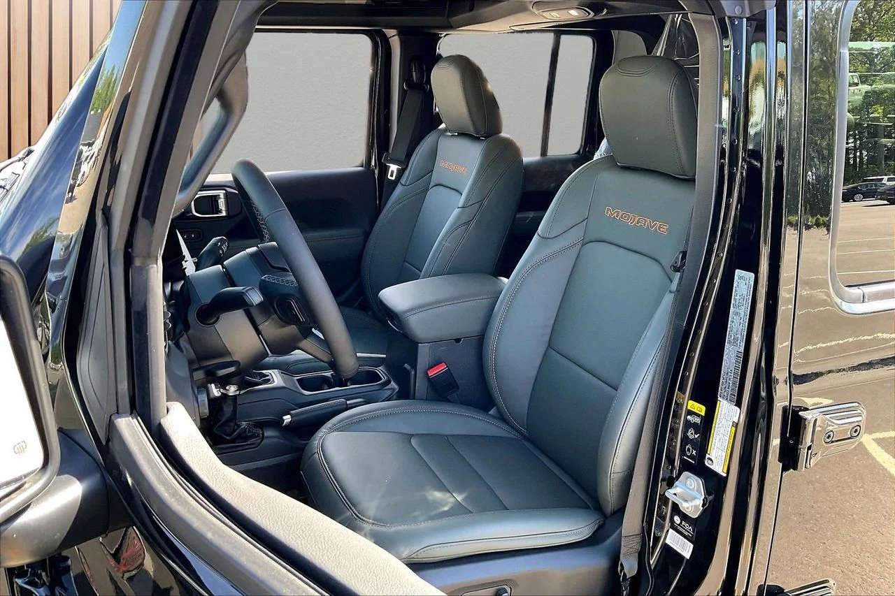 New 2026 Black Clear-Coat Exterior Paint Jeep Mojave image 16