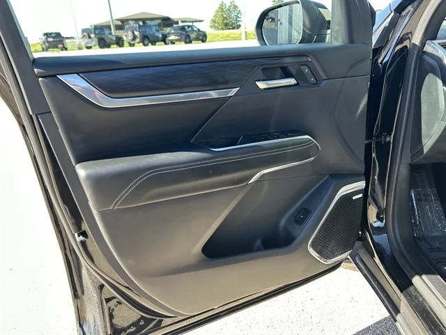 Used 2025 BLACK GMC AWD Elevation image 22