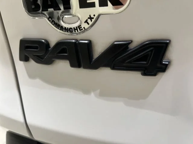 2025 Toyota RAV4 XLE - Photo 28