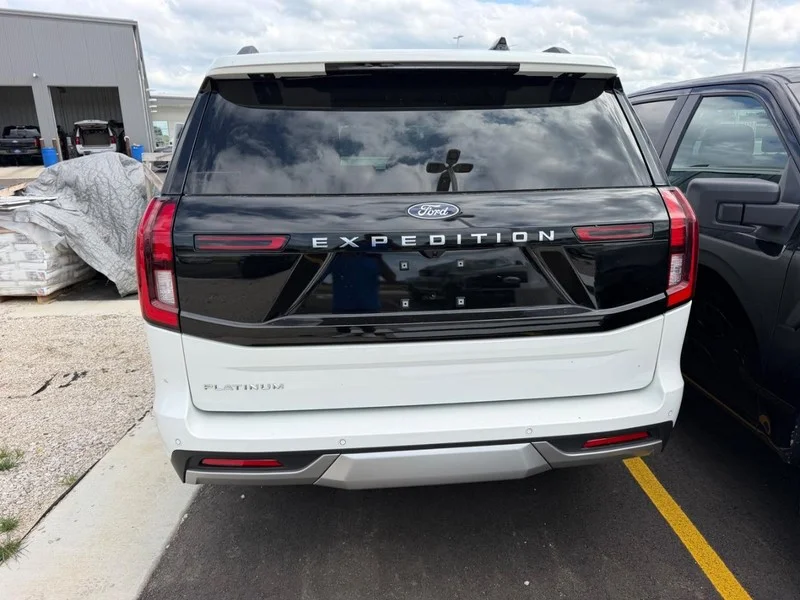 New 2026 Star White Metallic Tri-Coat Ford Platinum® image 3