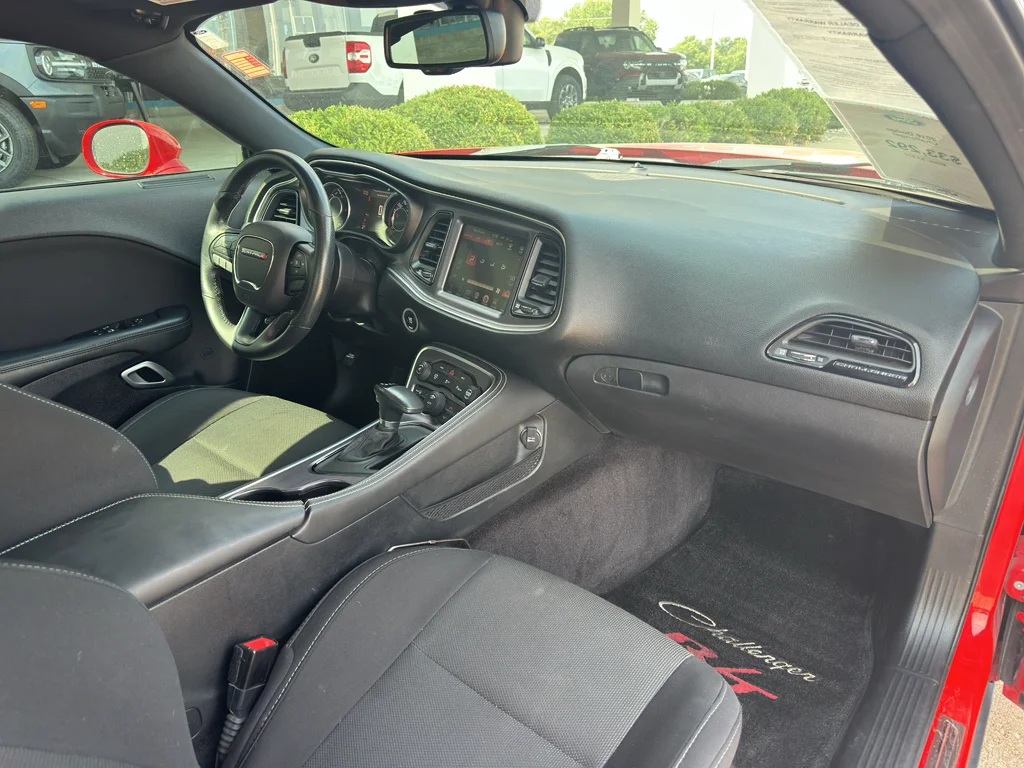 Used 2016 Torred Clearcoat Dodge R/T Scat Pack image 17