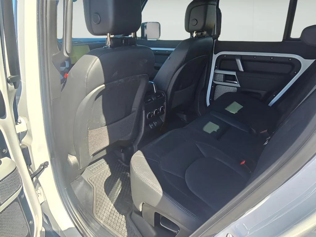 Used 2023 Fuji White Land Rover X-Dynamic SE image 28