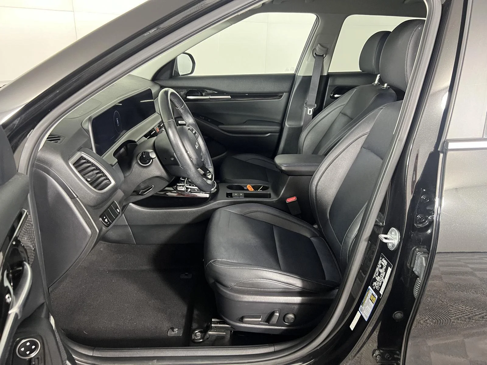 Used 2024 Fusion Black Kia SX image 14