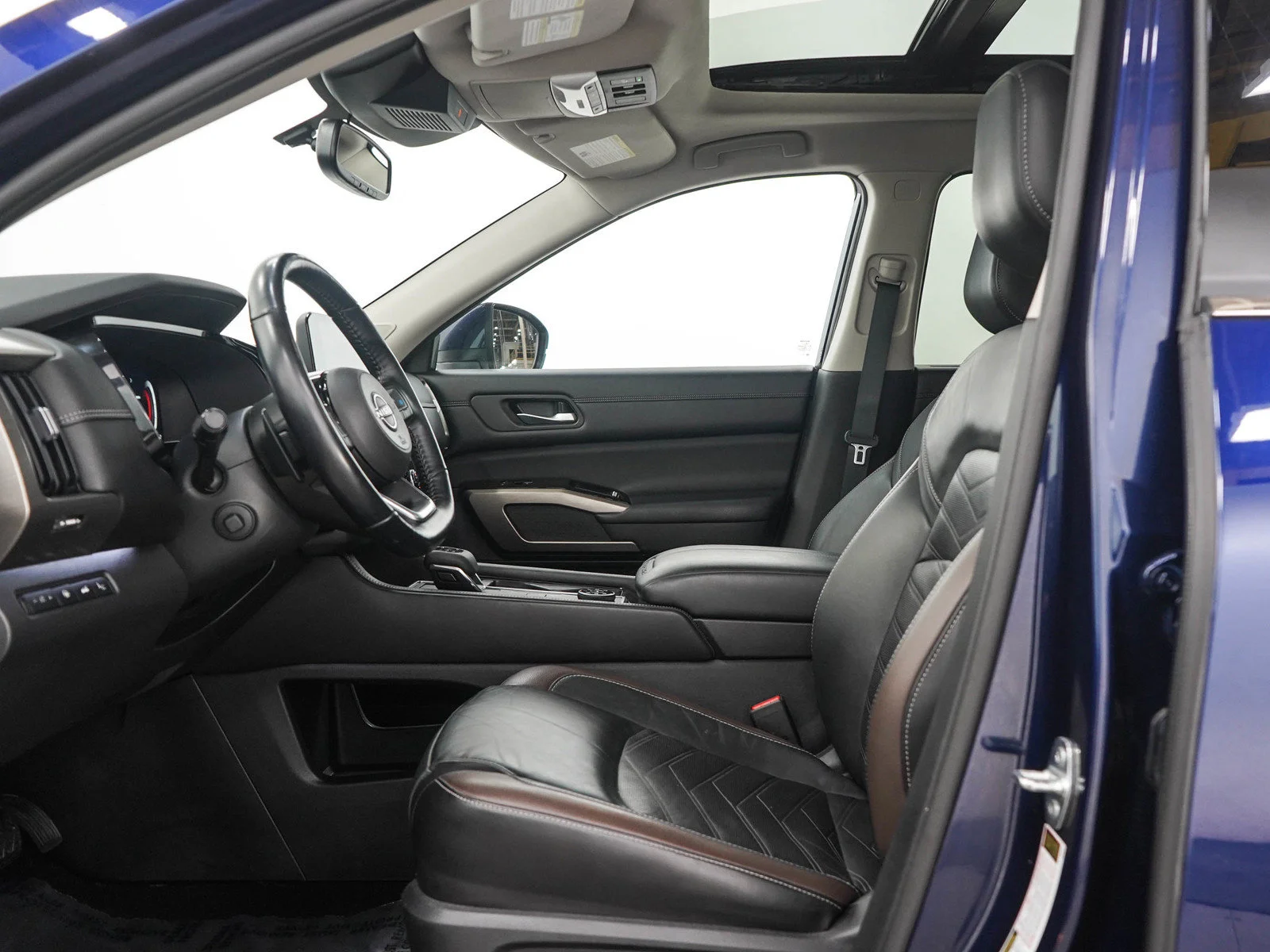 Used 2022 Deep Ocean Blue Pearl Nissan Platinum image 24