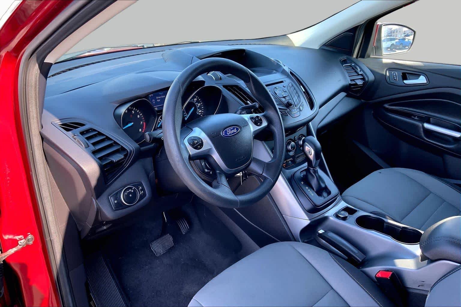 Used 2015 Ruby Red Metallic Tinted Clearcoat Ford SE image 16