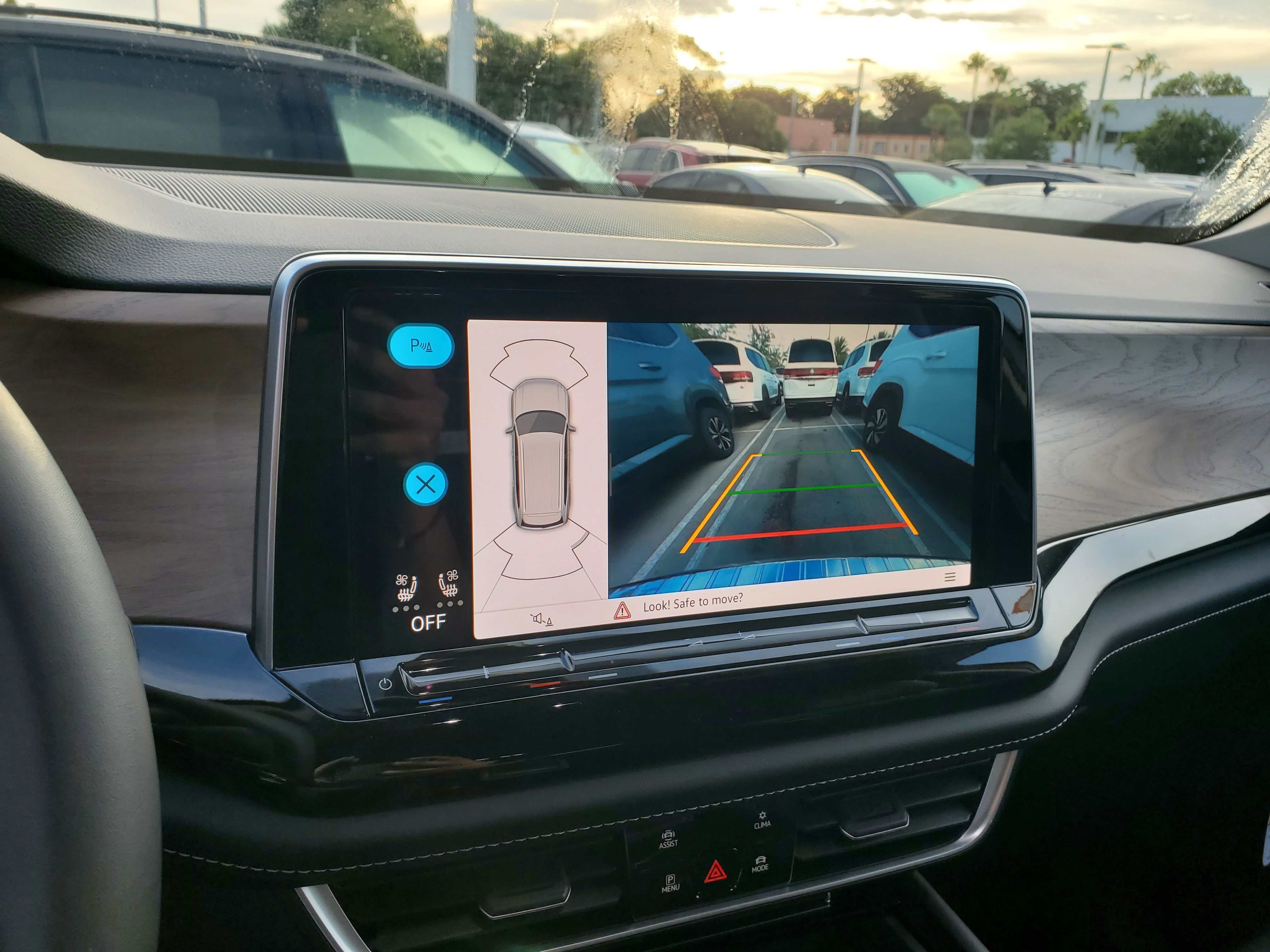New 2026 Silver Volkswagen 2.0T SE w/Technology image 11