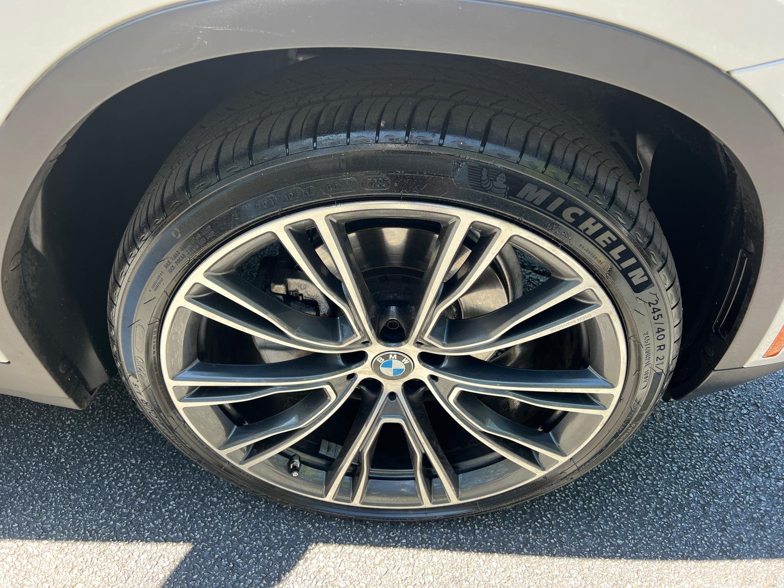 Used 2025 Mineral White Metallic BMW xDrive30i image 12