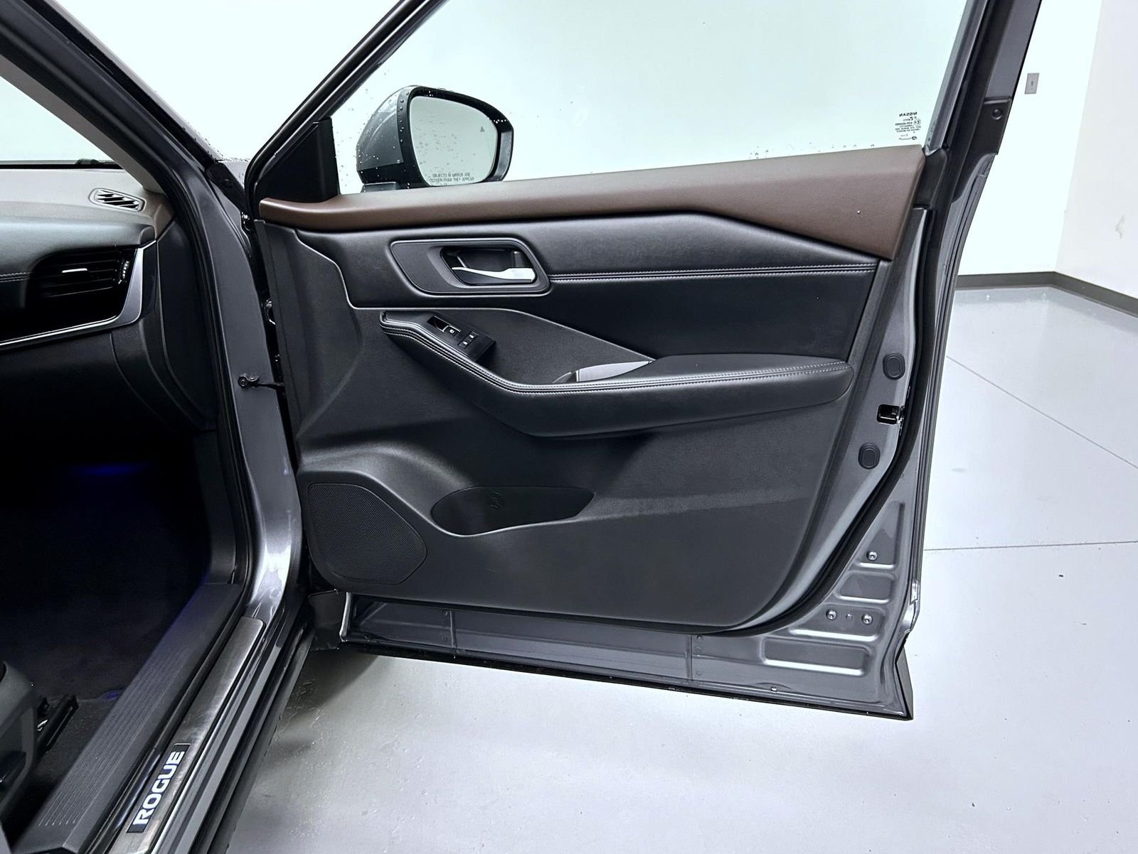 Used 2023 Gray Nissan SL image 16