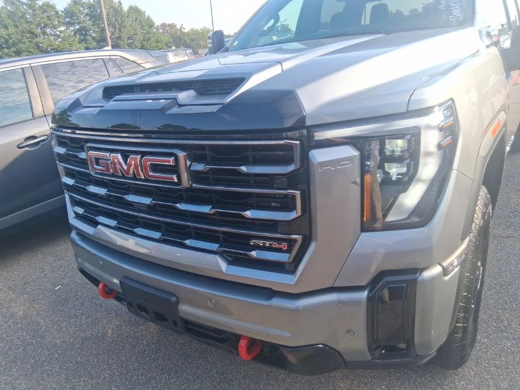 Used 2025 Silver GMC AT4 image 19