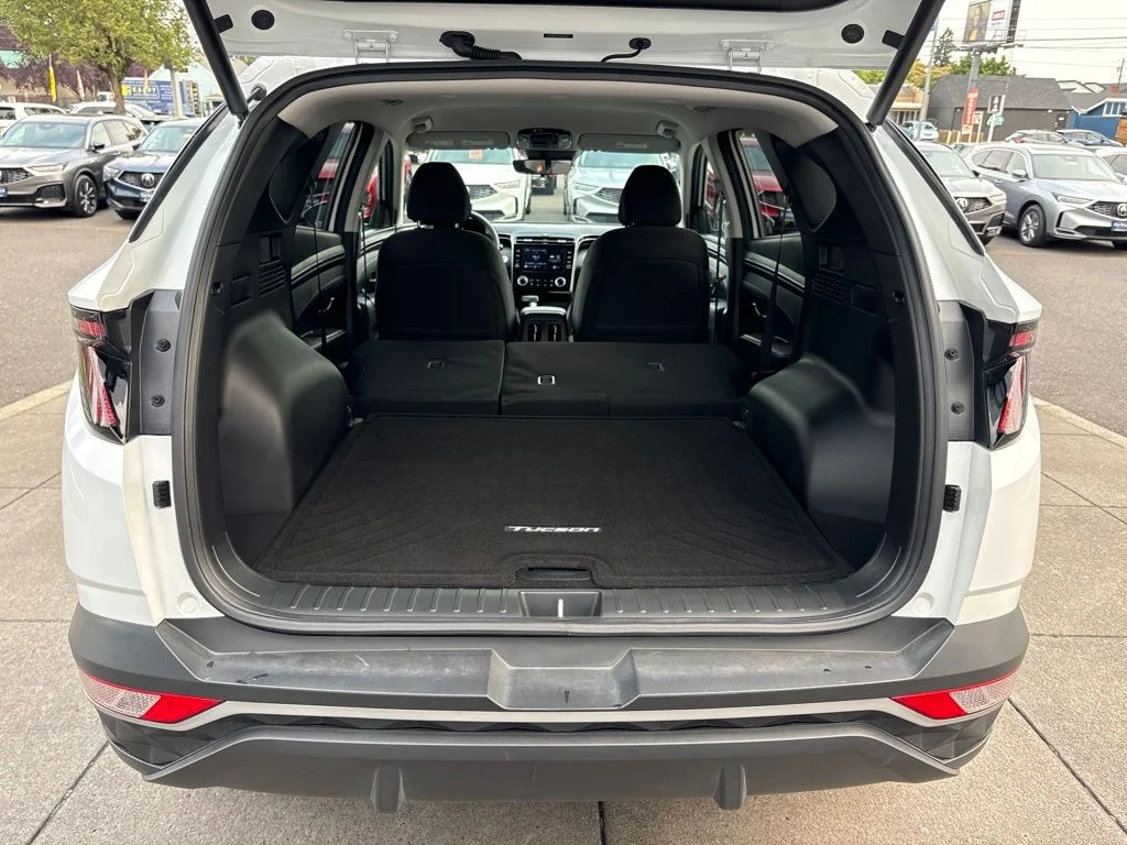 Used 2023 White Hyundai SEL image 31