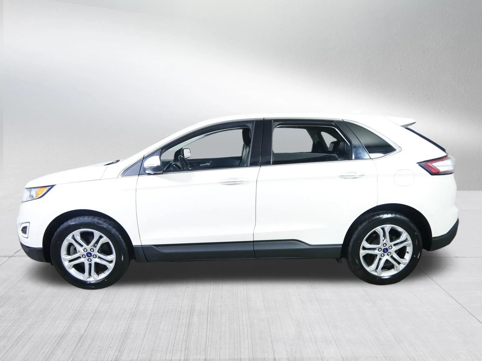 Used 2018 White Platinum Metallic Tri-Coat Ford Titanium image 4