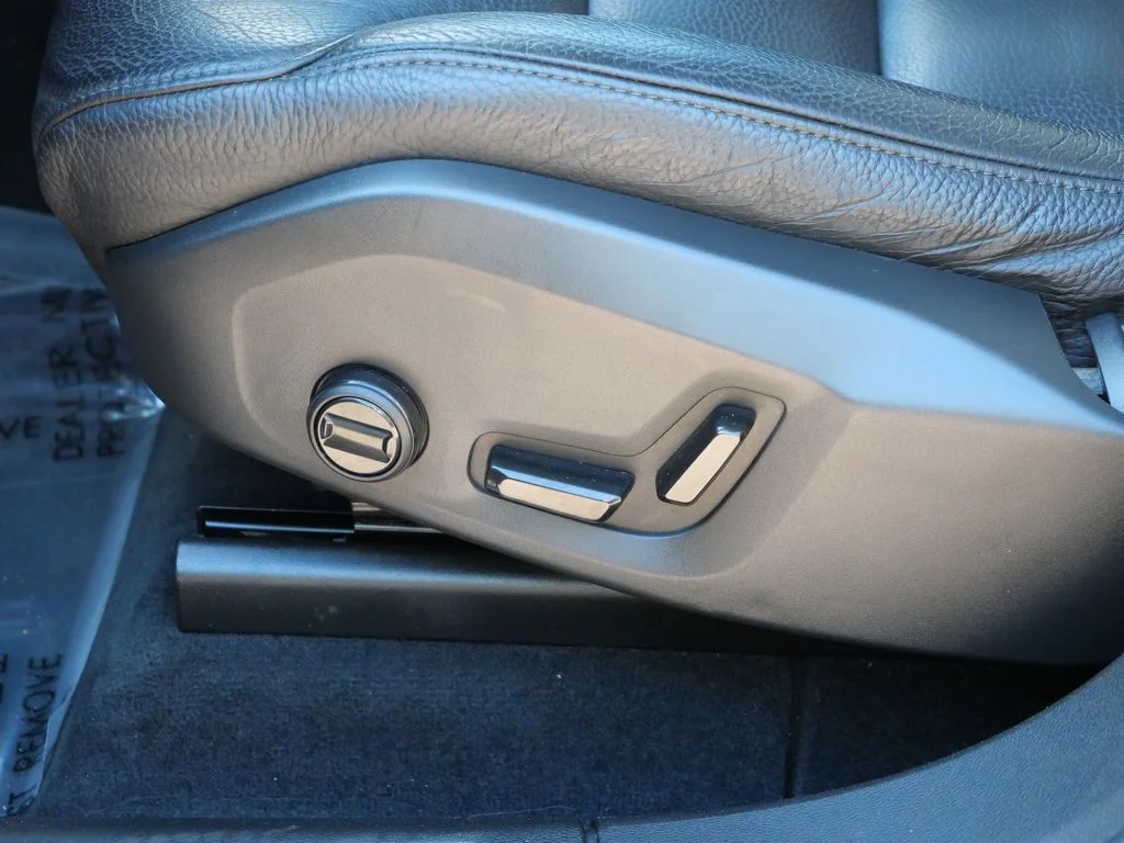 Used 2020 Blue Volvo T5 Momentum image 15