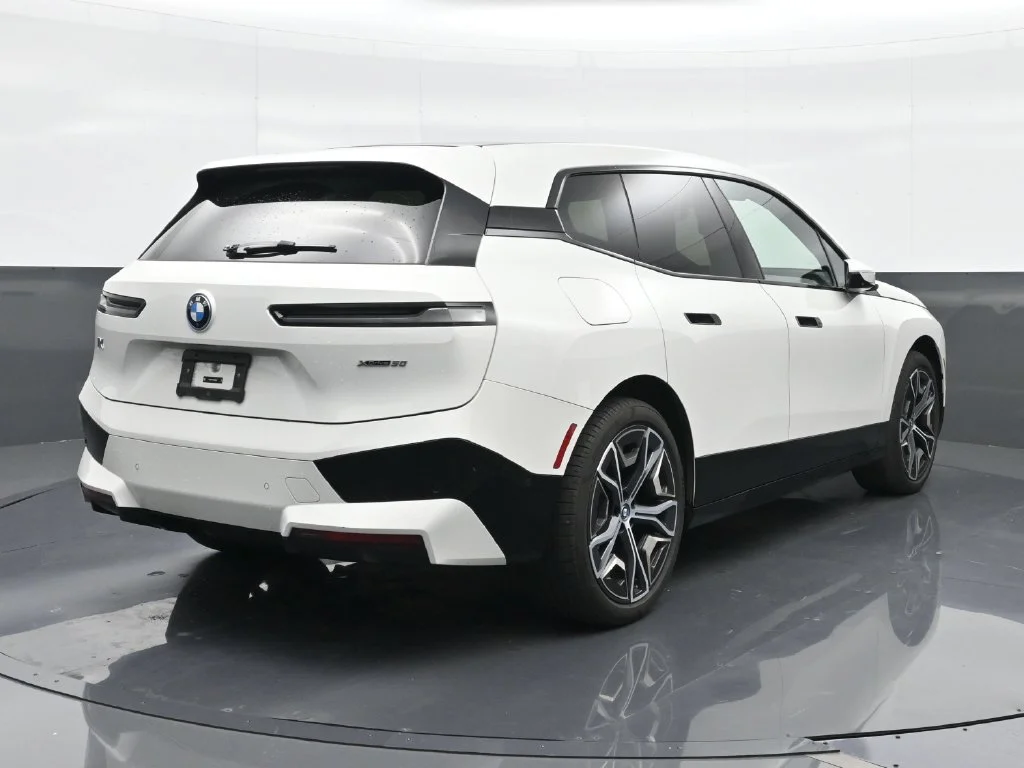 Used 2024 White BMW xDrive50 image 5