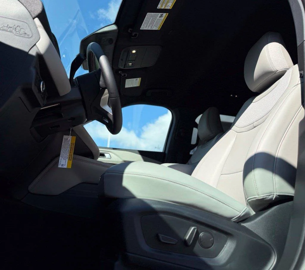 New 2027 Agate Black Metallic Ford Active image 15