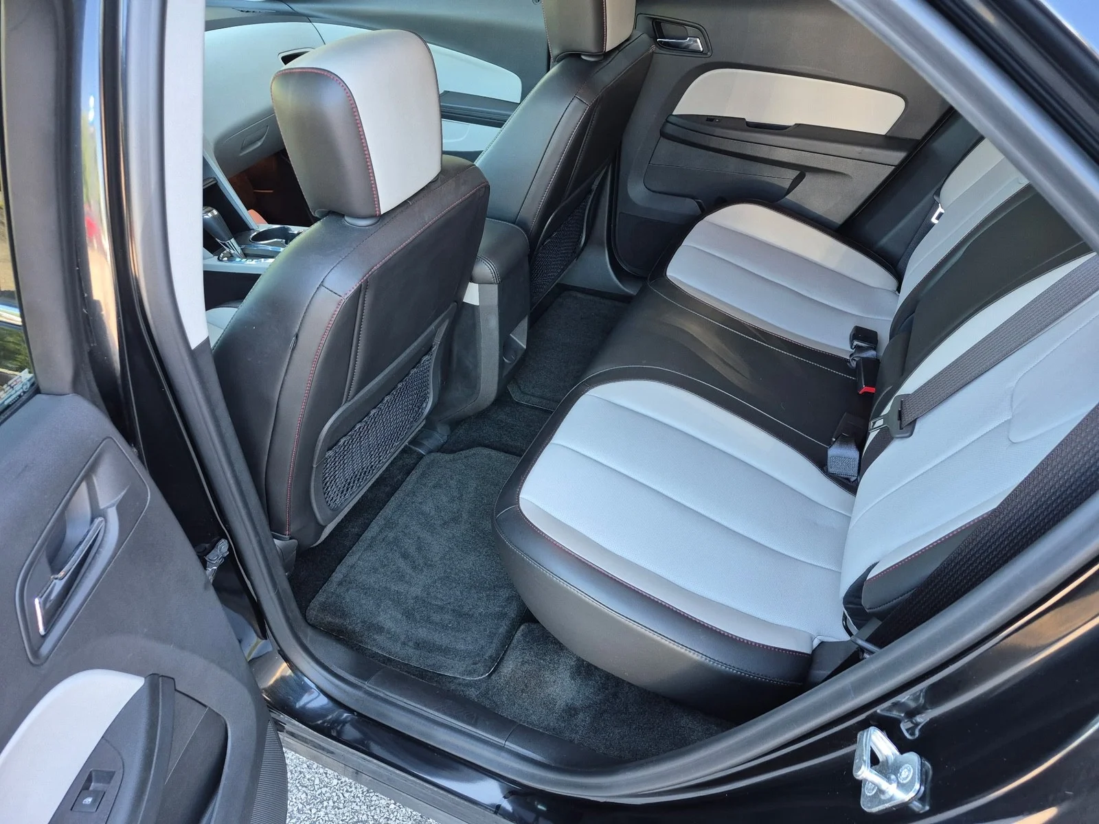Used 2017 MOSAIC BLACK Chevrolet Premier image 4