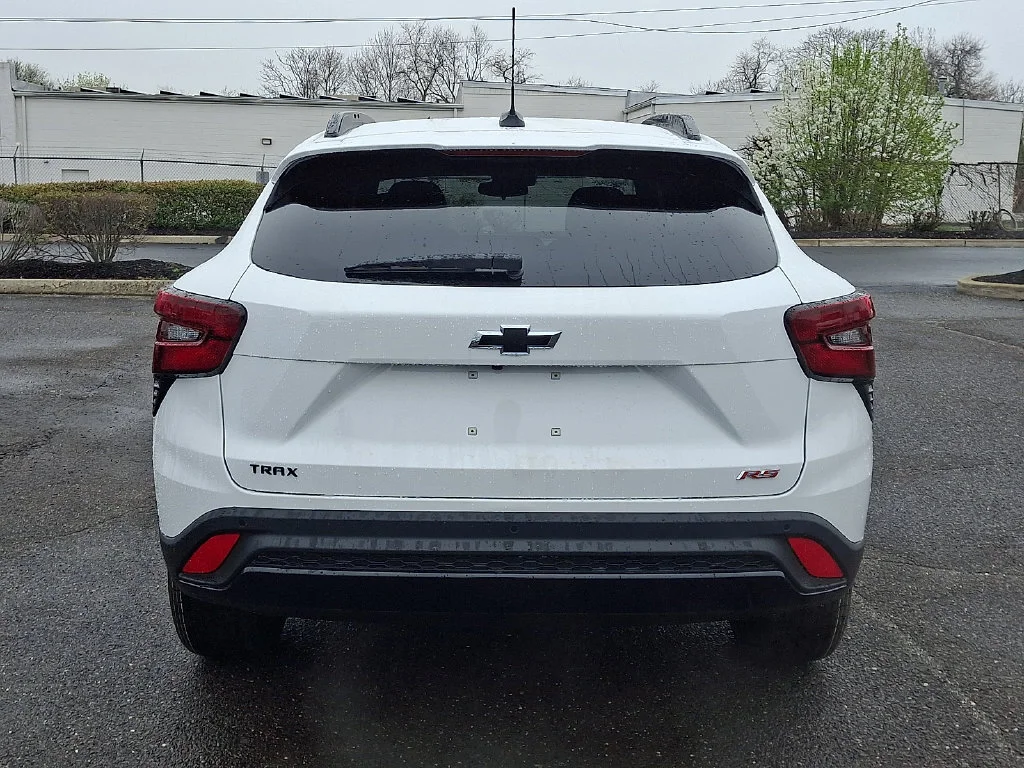 New 2026 Summit White Chevrolet 2RS image 7