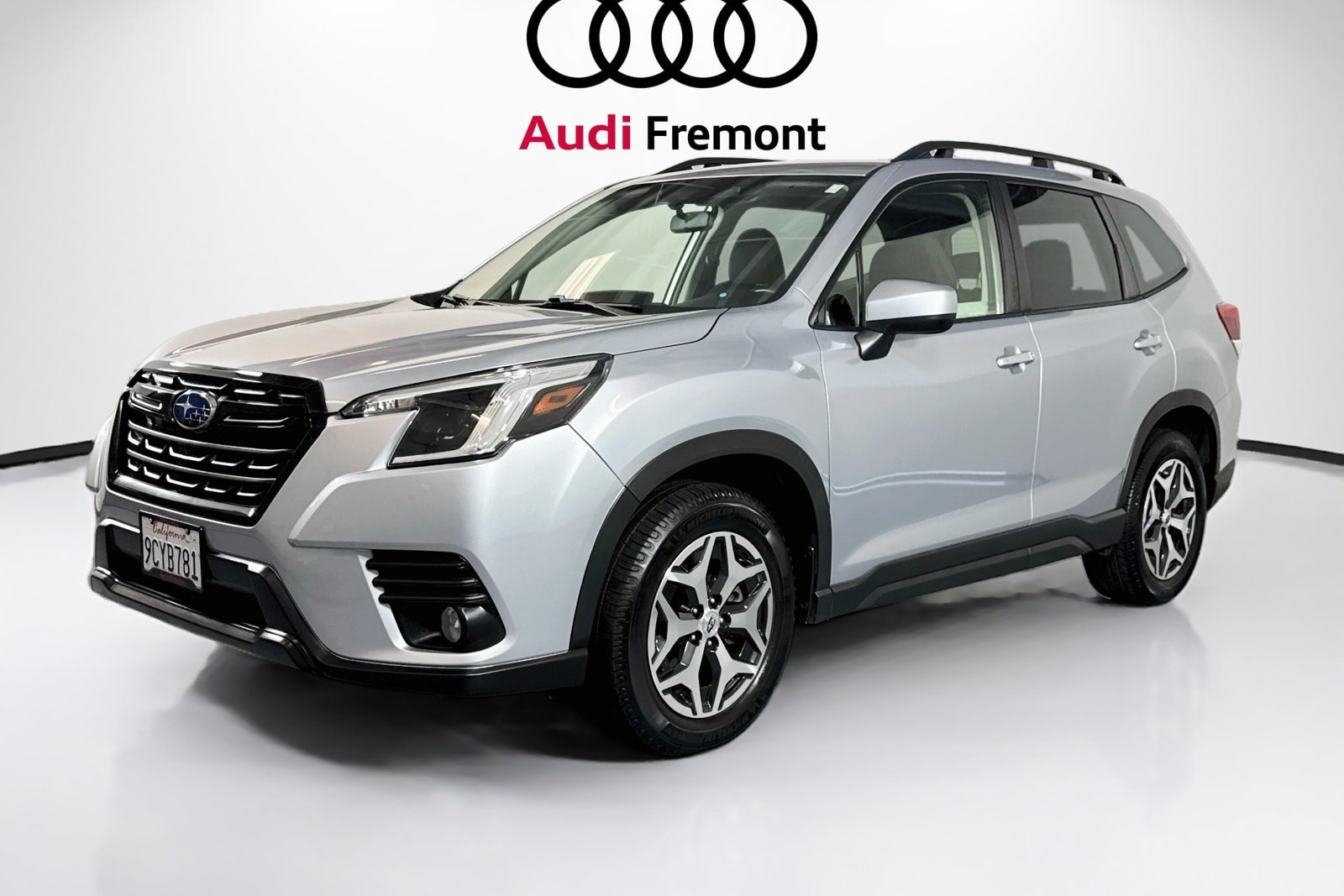 Used 2022 Ice Silver Metallic Subaru Premium image 3