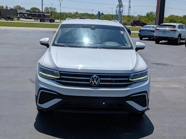 Used 2023 White Volkswagen 2.0T SE image 2