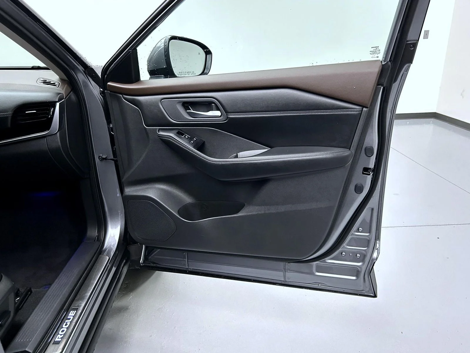 Used 2023 Gray Nissan SL image 16