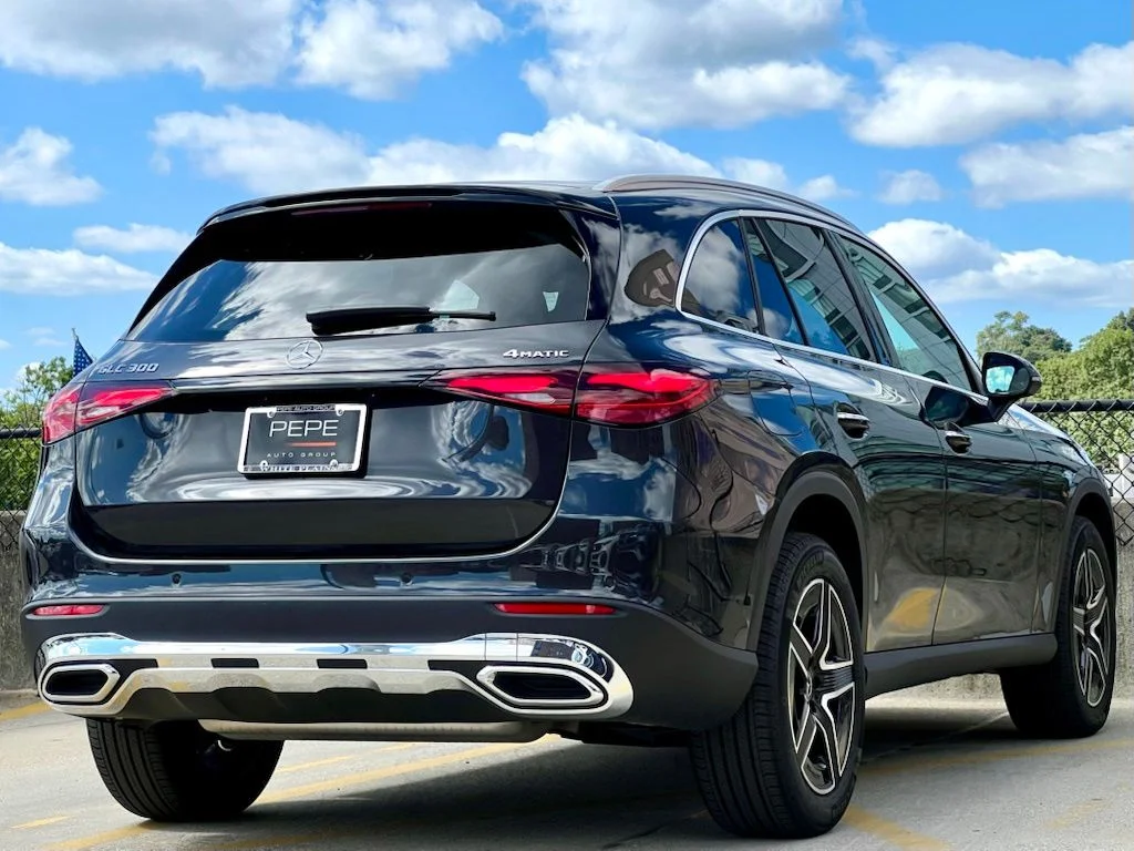Certified Used 2026  Mercedes-Benz GLC 300 image 7