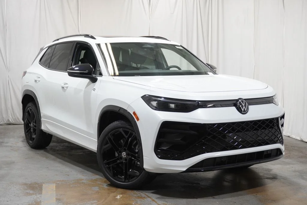 New 2026  Volkswagen 2.0T SE R-Line Black image 3