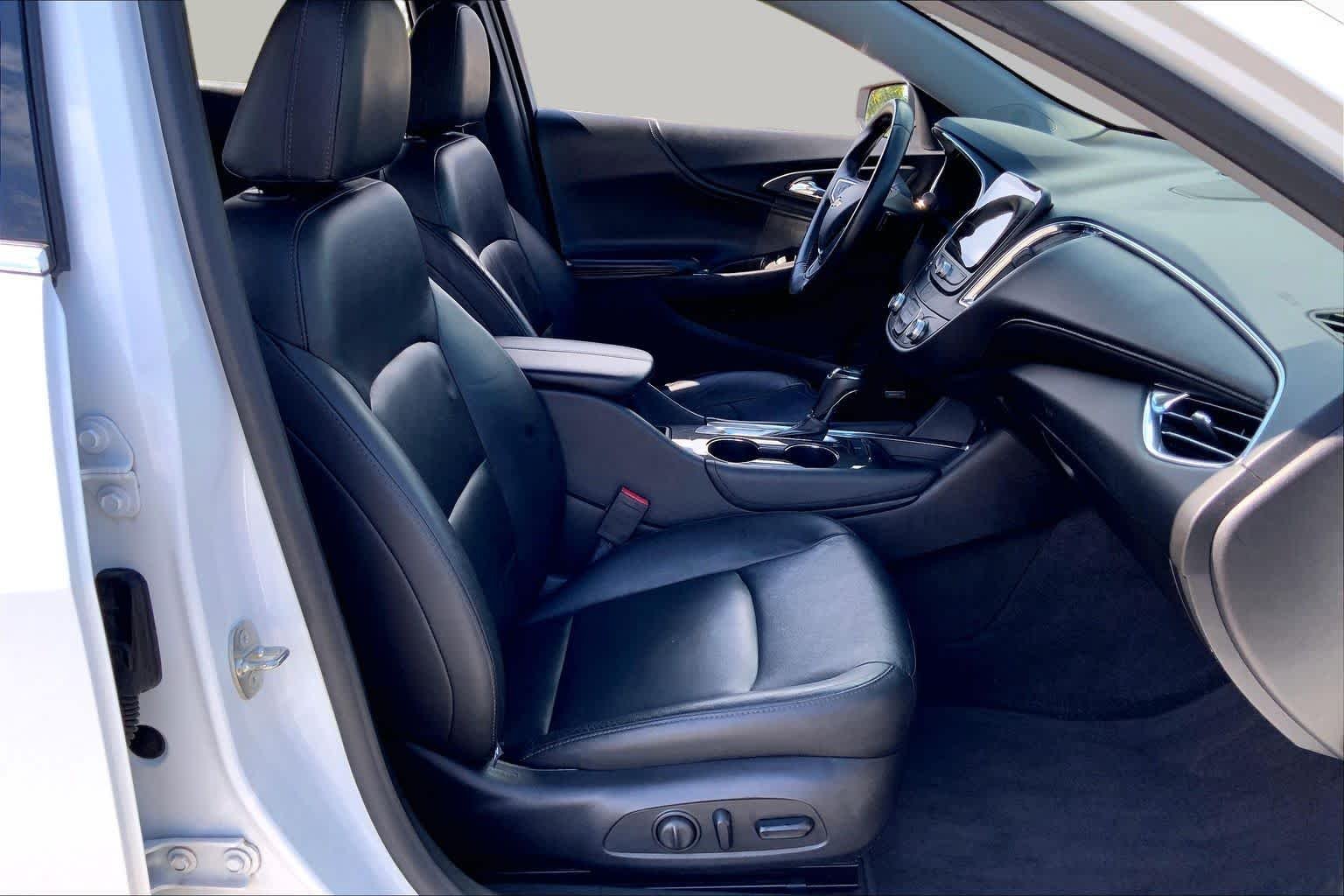 Used 2017 Summit White Chevrolet LT image 9