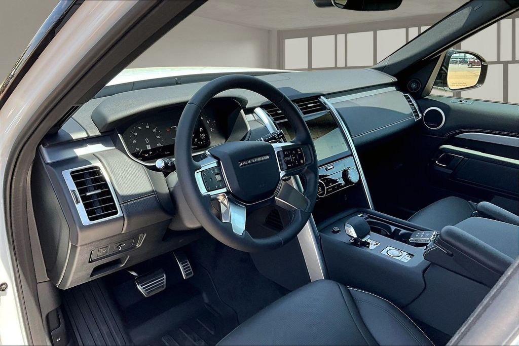 New 2026 Fuji White Land Rover Dynamic SE image 6