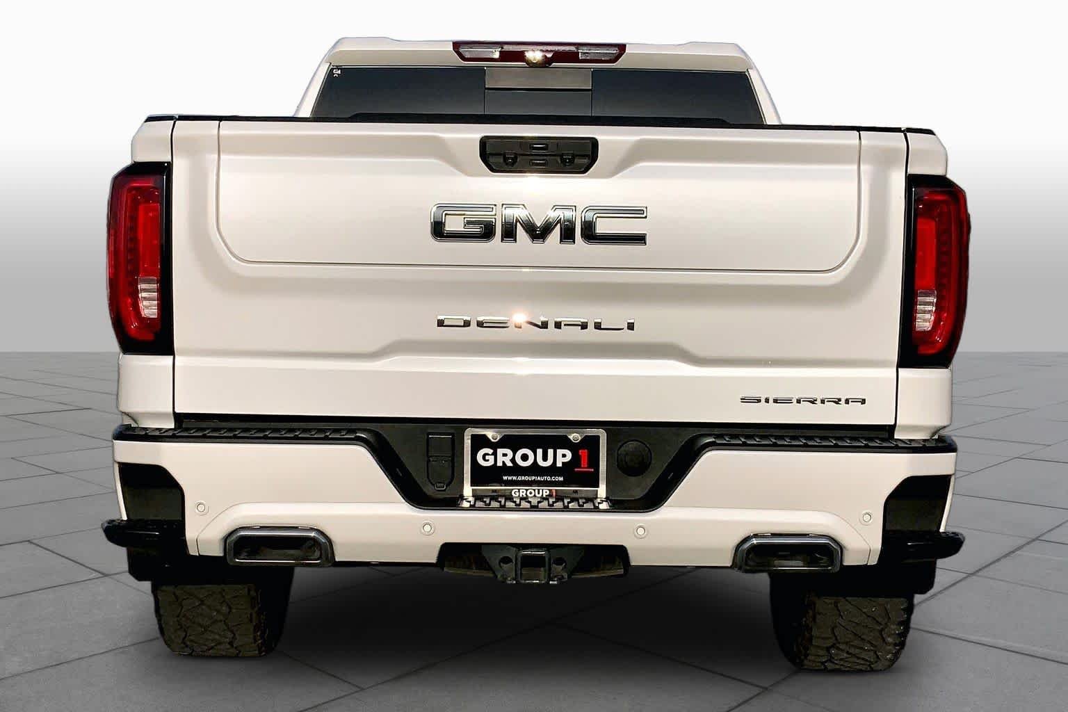 Used 2024 White Frost Tricoat GMC Denali Ultimate image 5