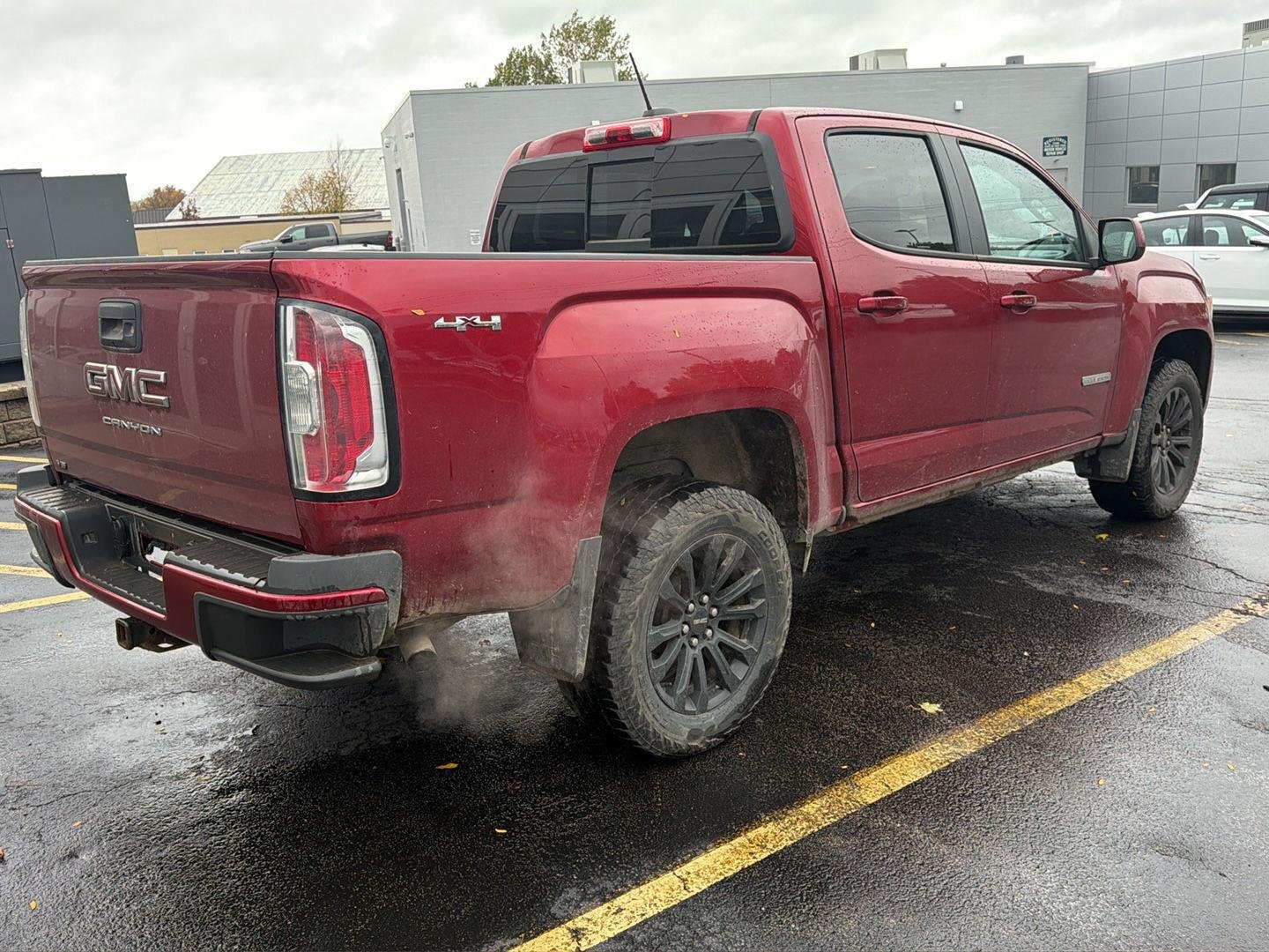 Used 2021 Cayenne Red Tintcoat GMC 4WD Elevation image 7