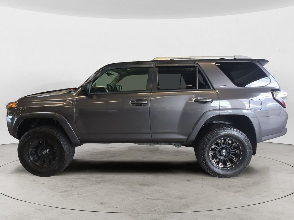 Used 2018 Gray Toyota SR5 image 8