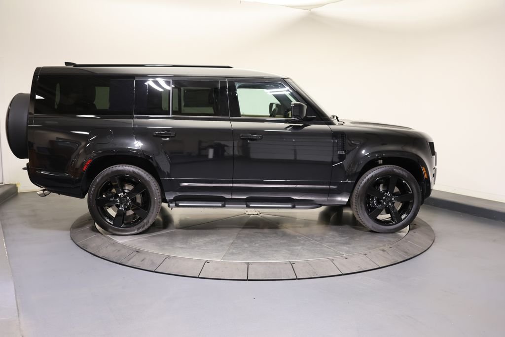 2026 Land Rover Defender V8 - Photo 6