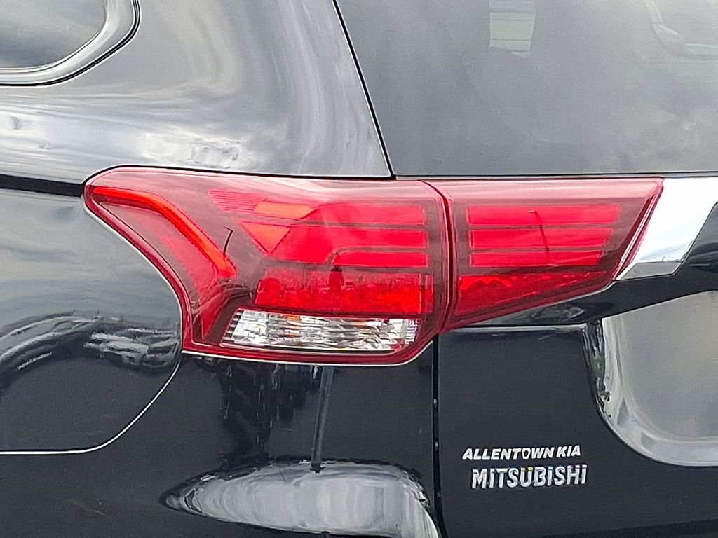 Used 2016 Black Mitsubishi  image 10