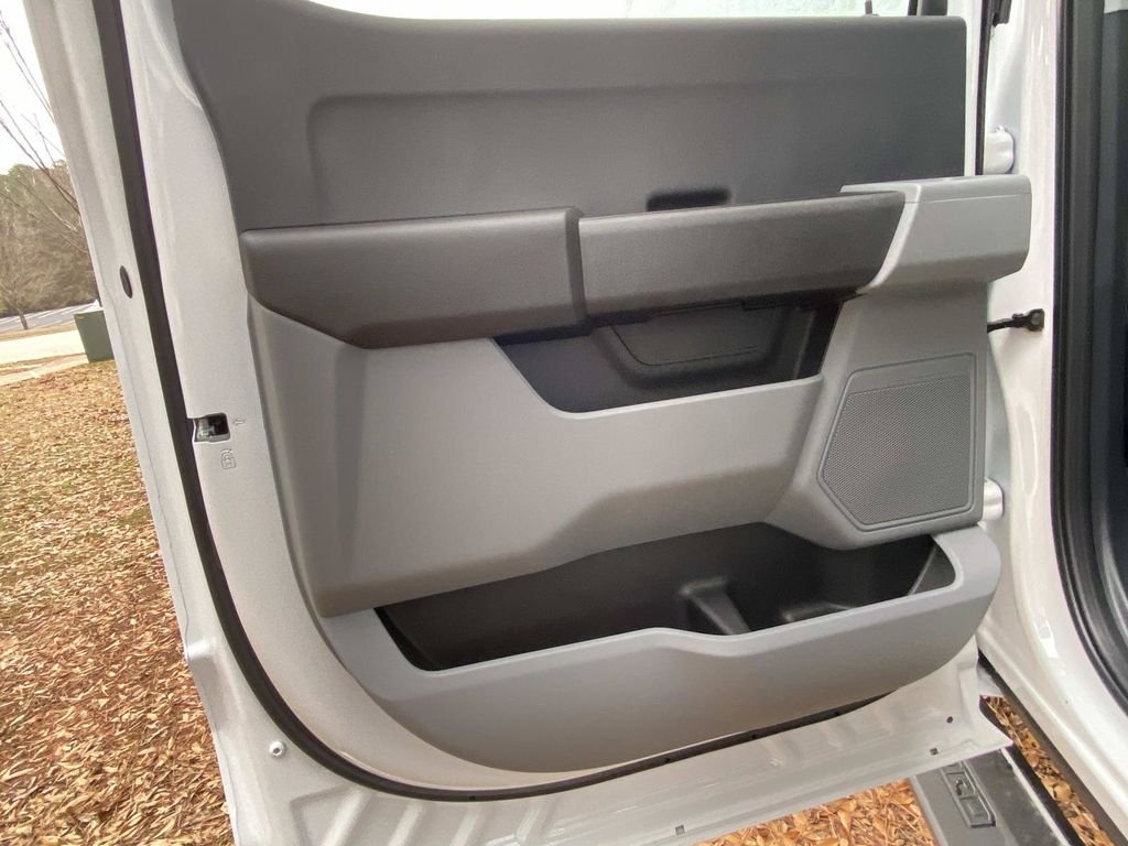 New 2026 Oxford White Ford F-450® XL image 10