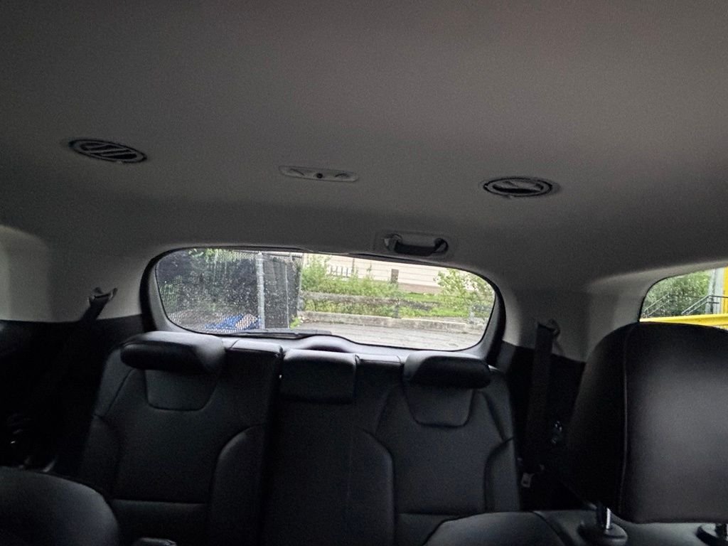 Used 2023 White Kia EX image 24