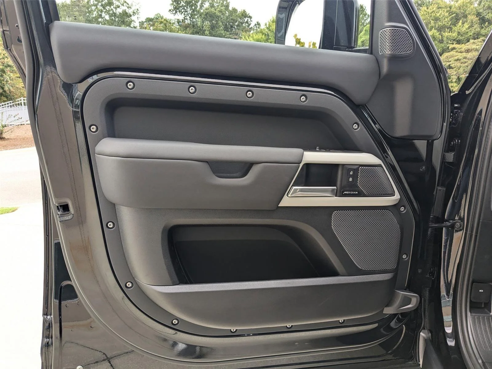 Used 2024 Santorini Black Metallic Land Rover SE image 11
