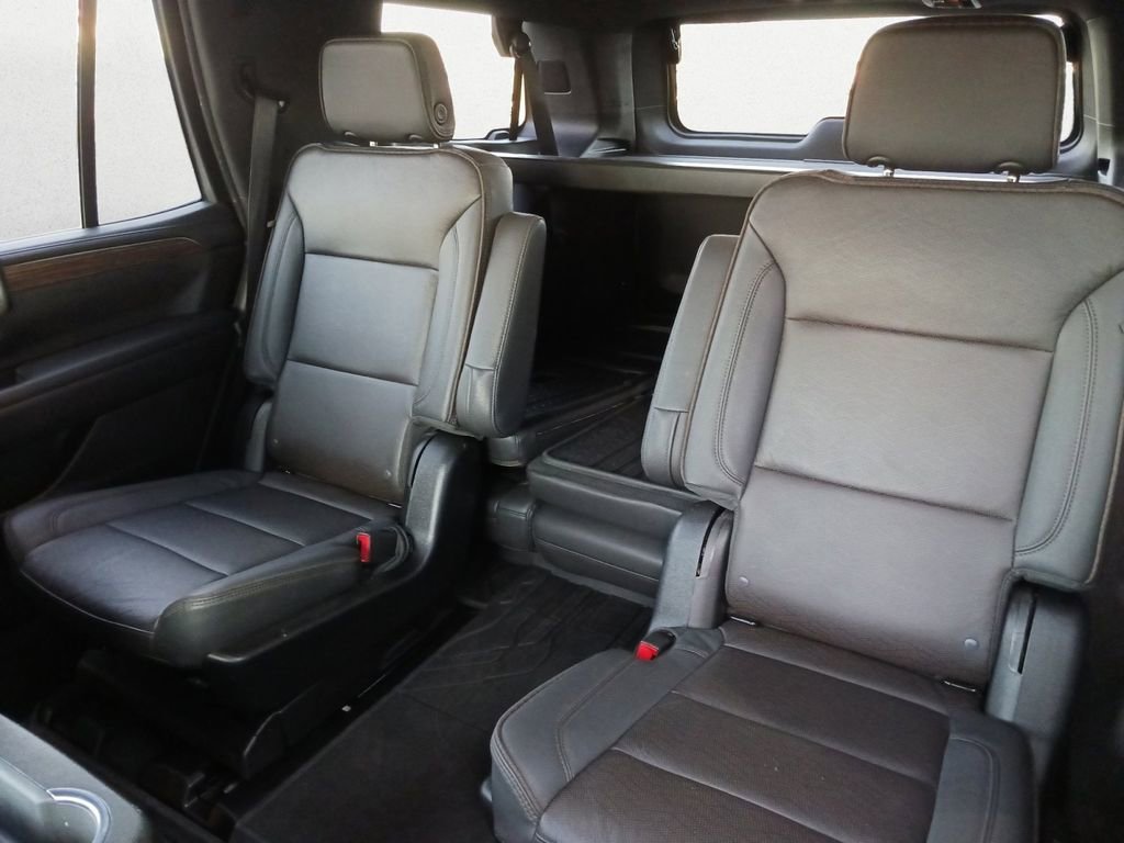 Used 2023 Iridescent Pearl Tricoat Chevrolet High Country image 9