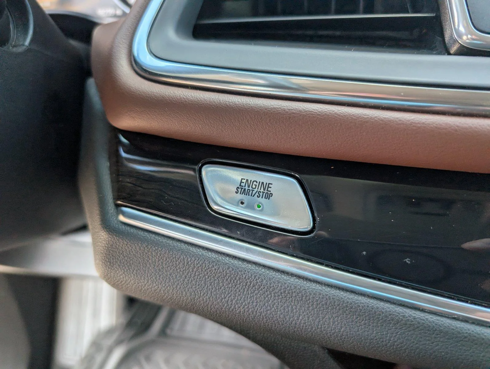 Used 2018 Includes Satin Nickel lower exterior accent color. Buick Avenir image 22