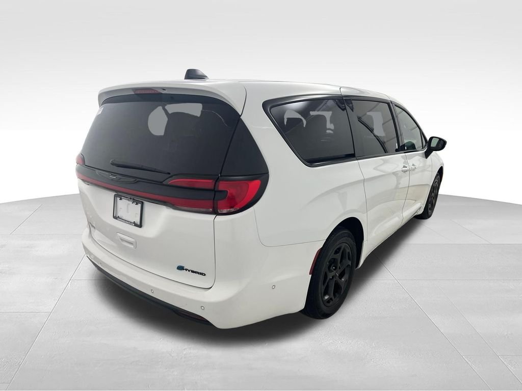 Used 2024 White Chrysler Select S Appearance image 5