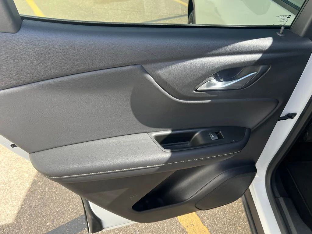 Used 2025 Summit White Chevrolet LT image 19
