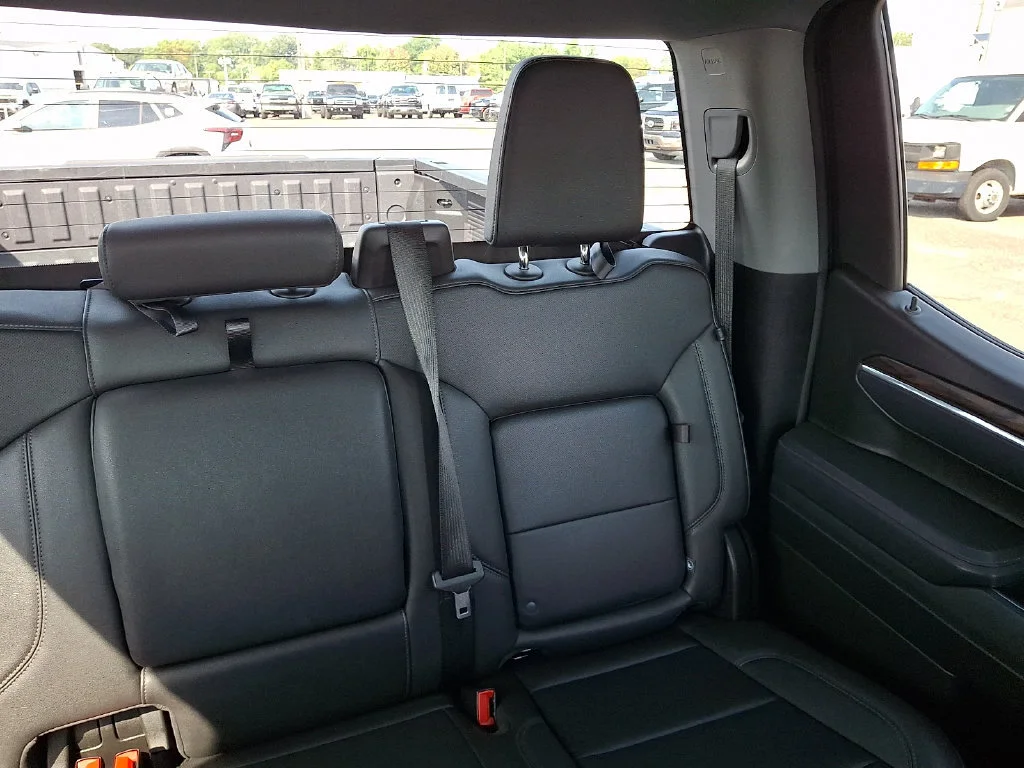 Used 2025 Onyx Black GMC SLT image 21