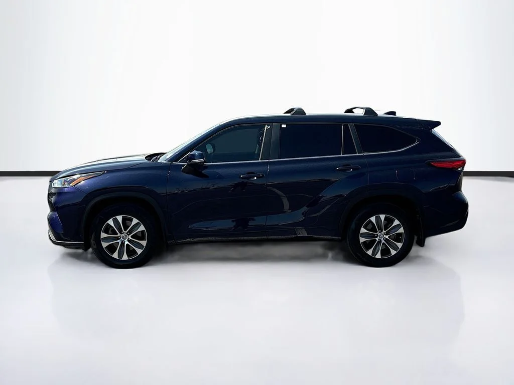 Used 2023  Toyota XLE image 8