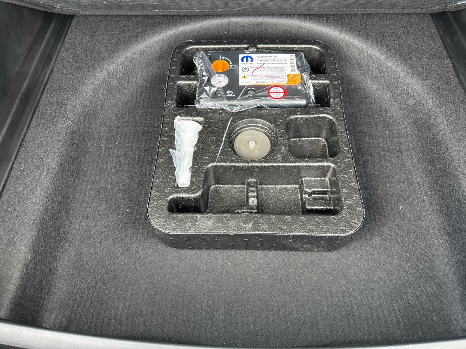 New 2026 Bright White Clearcoat Jeep Latitude image 11