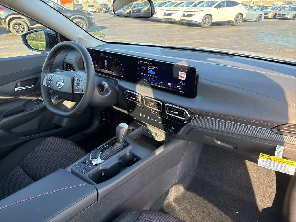 New 2026 Aspen White TriCoat / Super Black Two-tone Nissan SR image 18