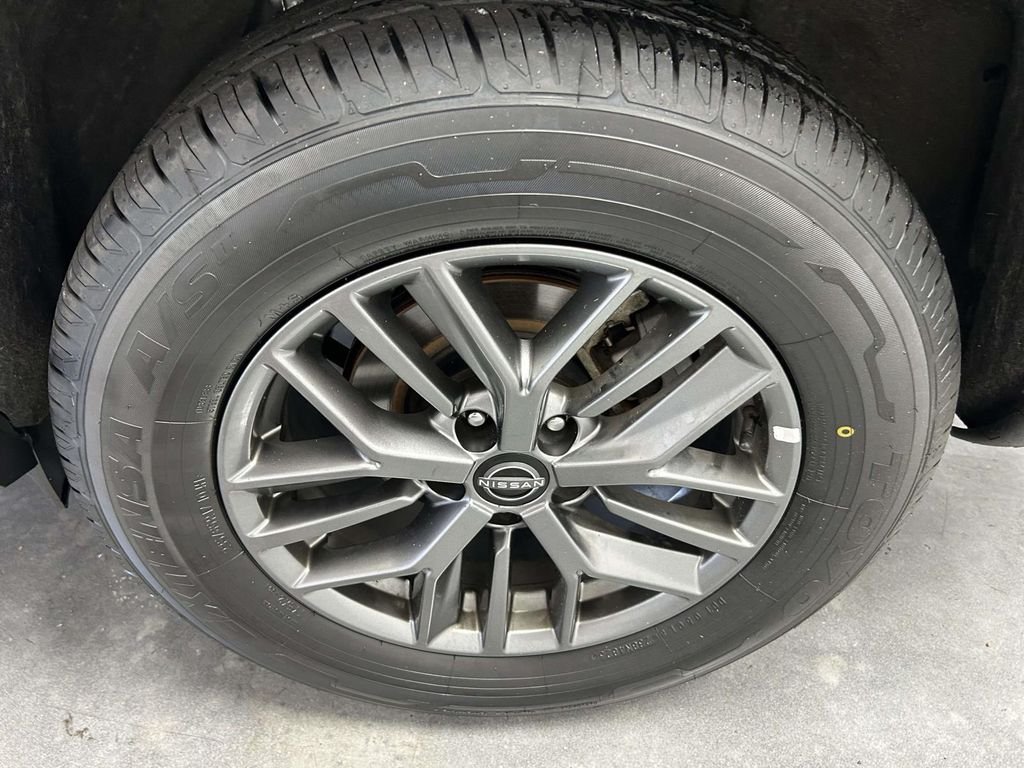 Used 2024 Silver Nissan S image 9